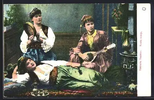 AK Drei Frauen in türkischen Trachten