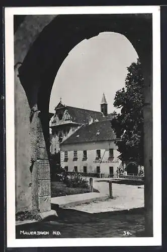 AK Mauerbach, Blick durch den Torbogen zum Versorgungshaus