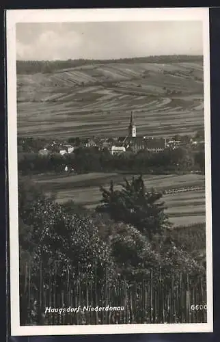 AK Haugsdorf /Niederdonau, Ortsansicht mit Feldern aus der Vogelschau