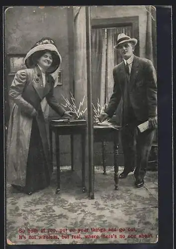 AK Paar mit Morseapparaten in verschiedenen Räumen