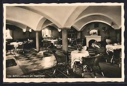 AK Gmund, Gasthaus Schwärzenbach am Tegernsee mit Speiseraum