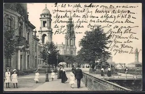 AK Dresden, Partie auf der Brühlschen Terrasse mit Blick auf die Kath. Kirche
