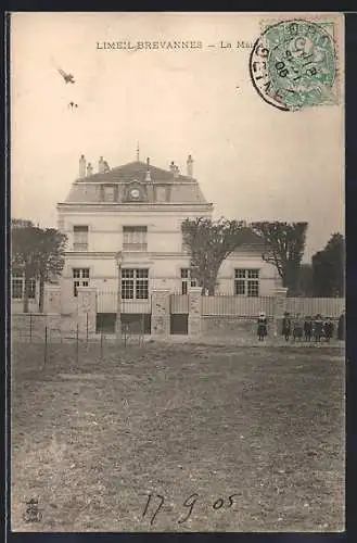 AK Limeil-Brévannes, La Mairie et enfants devant l`entrée