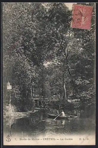 AK Créteil, Bords de Marne, La Guêre avec un canot sur la rivière