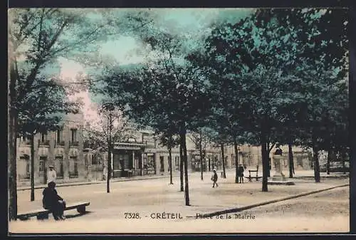 AK Créteil, Place de la Mairie avec arbres et passants