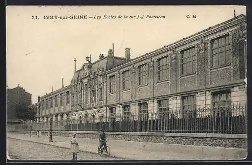 AK Ivry-sur-Seine, Les Écoles de la rue J.-J. Rousseau