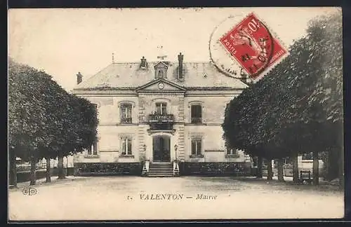 AK Valenton, La Mairie entourée d`arbres