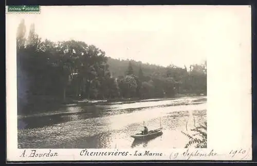 AK Chennevières, Vue sur la Marne avec un bateau à rames