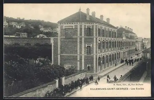 AK Villeneuve-Saint-Georges, Les Écoles