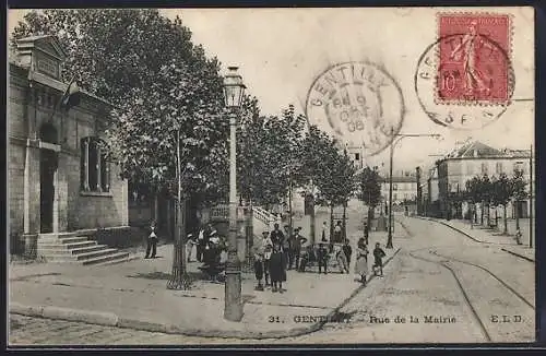 AK Gentilly, Rue de la Mairie avec des passants et arbres