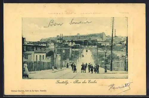 AK Gentilly, Rue des Écoles animée avec enfants en promenade