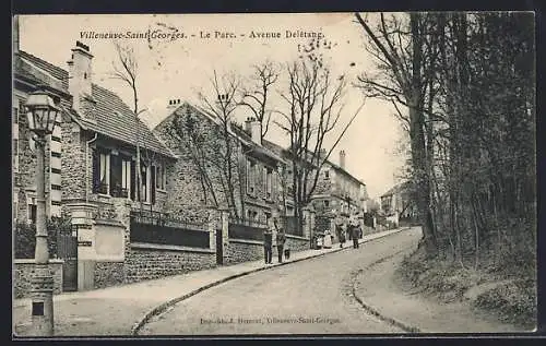 AK Villeneuve-Saint-Georges, Le Parc, Avenue Deletang avec passants