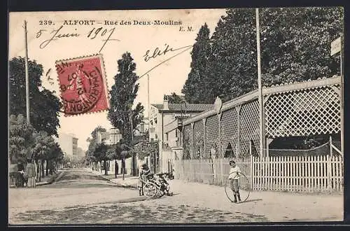 AK Alfort, Rue des Deux-Moulins avec enfants jouant dans la rue