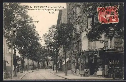 AK Fontenay-sous-Bois, Avenue de la République avec commerces et arbres