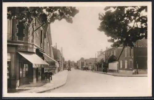 AK Bonneuil-sur-Marne, Avenue de la Mairie avec commerces et arbres en bordure