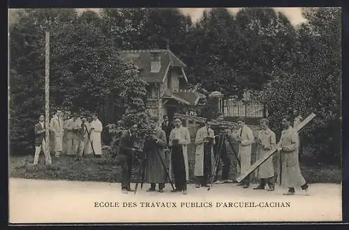 AK Arcueil-Cachan, Étudiants en topographie à l`École des Travaux Publics