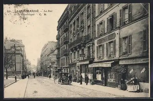 AK Saint-Mandé, La Rue de la République avec passants et voitures