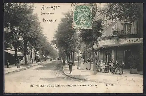 AK Villeneuve-Saint-Georges, Avenue Carnot mit Café und Passanten