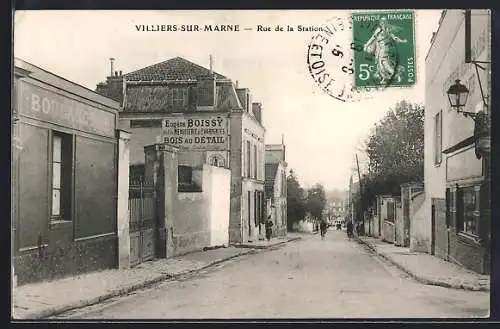 AK Villiers-sur-Marne, Rue de la Station avec commerces et passants