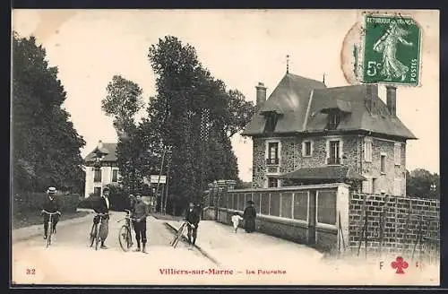 AK Villiers-sur-Marne, La Fourche mit Radfahrern und einem Steinhaus