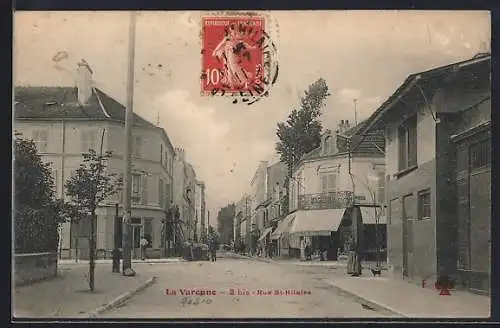 AK La Varenne, Rue St-Hilaire avec bâtiments et arbres