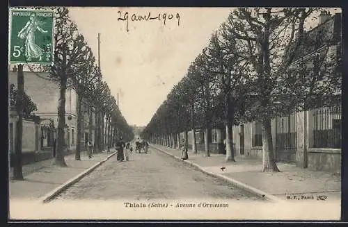 AK Thiais, Avenue d`Ormesson avec arbres et passants