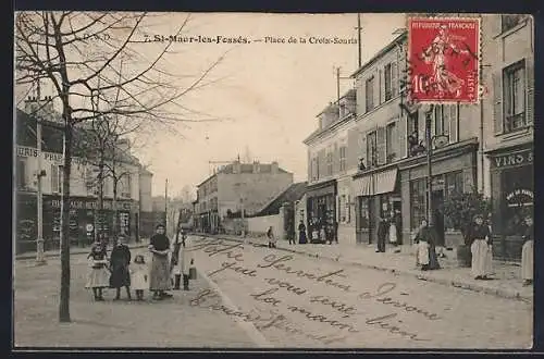 AK Saint-Maur-des-Fossés, Place de la Croix-Souris avec passants et commerces