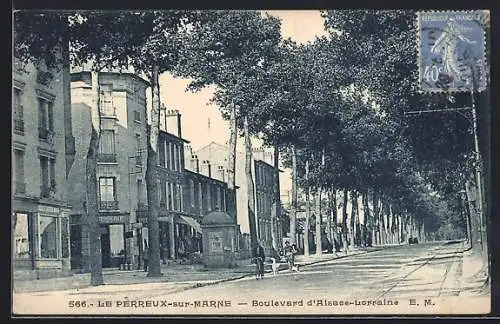 AK Le Perreux-sur-Marne, Boulevard d`Alsace-Lorraine avec arbres alignés et passants