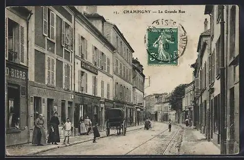 AK Champigny, La Grande Rue avec passants et calèche