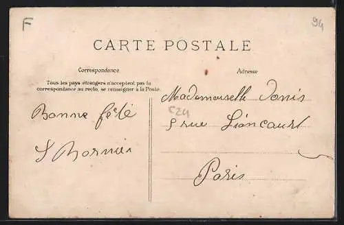 AK Maisons-Alfort, Rue de Créteil avec groupe devant un tabac et arbres alignés