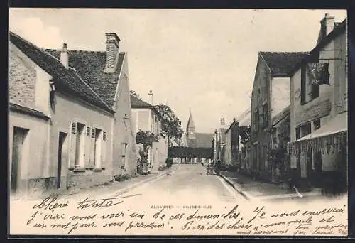 AK Varennes, Grande Rue avec vue sur l`église au fond