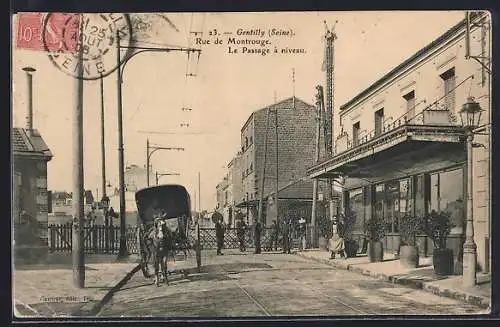 AK Gentilly, Rue de Montrouge, Le Passage à niveau