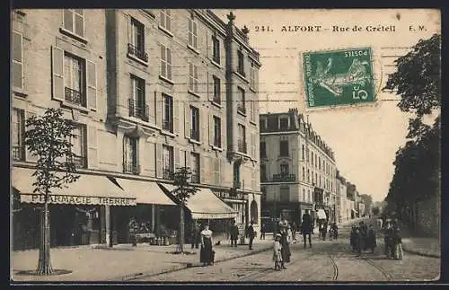 AK Alfort, Rue de Créteil animée avec passants et bâtiments historiques
