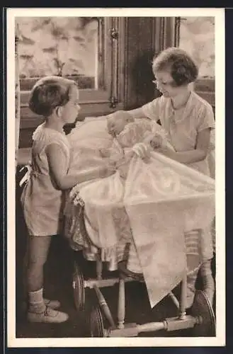 AK Les Enfants Royaux an der Babywiege
