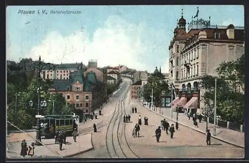 AK Plauen i. V., Strassenbahn am Hotel Trömel, Bahnhofstrasse
