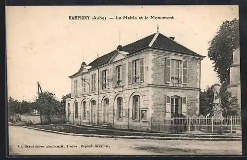 AK Hampigny, La Mairie et le Monument