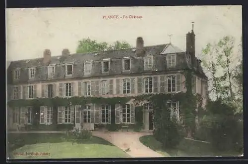 AK Plancy, Le Château majestueux entouré de verdure