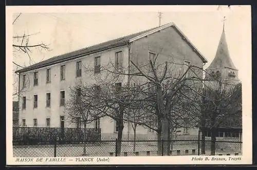 AK Plancy, Maison de famille et clocher d`église