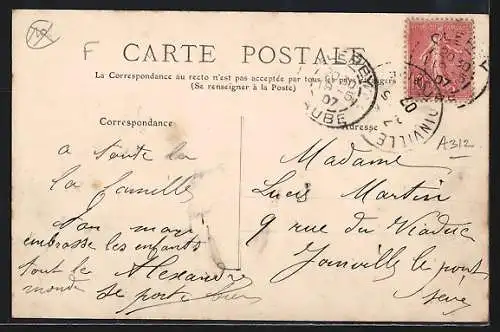 AK Clérey, La Place de l`Église avec maisons et charrette