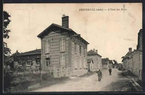 AK Brévonnes, L`École des Filles et rue animée