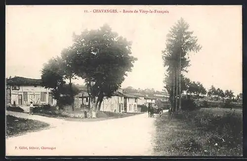 AK Chavanges, Route de Vitry-le-Francois avec maisons et arbres en bordure de route