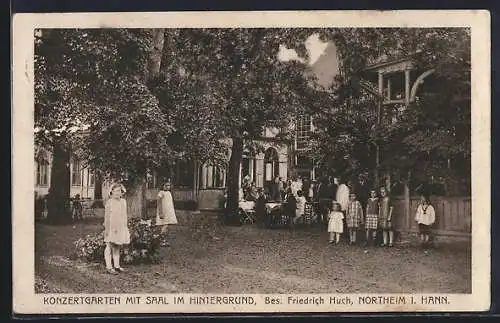 AK Northeim i. Hann., Restaurant Konzertgarten mit Saal im Hintergrund, Bes. Friedrich Huch