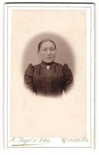 Fotografie H. Gagel & Sohn, Würzburg, Semmelstrasse 47, Porträt einer Frau