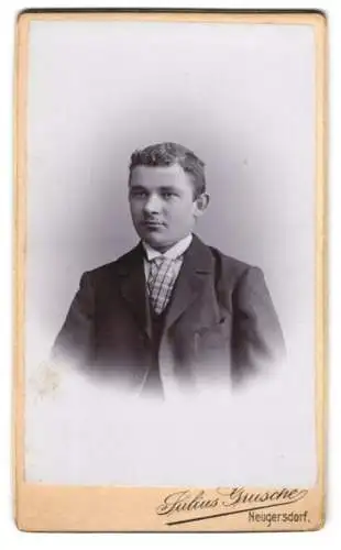 Fotografie Julius Grusche, Neugersdorf, Porträt eines jungen Mannes
