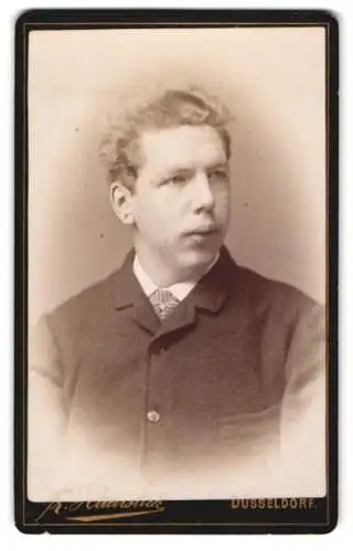 Fotografie Fr. Haarstick, Düsseldorf, Victoria-Str. 14, Portrait eines Mannes