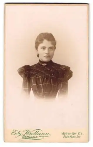 Fotografie Edg. Wallnau, Berlin, Müller-Str. 174, Porträt einer jungen Frau