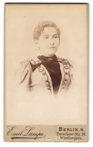 Fotografie Emil Lampe, Berlin, Treskow-Str. 18, Porträt einer Dame