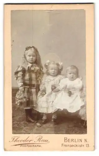 Fotografie Theodor Rau, Berlin, Franseckistr. 13, Drei Kinder in Sonntagskleidung