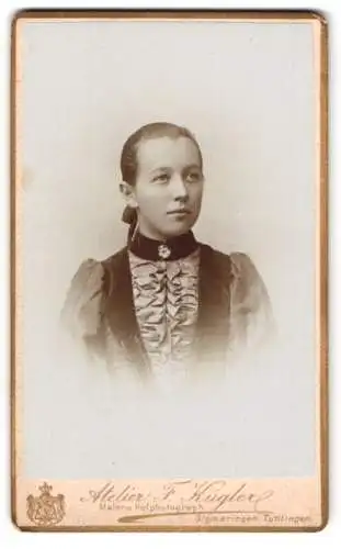 Fotografie F. Kugler, Sigmaringen, Krauchenwieserstr, Porträt einer jungen Frau