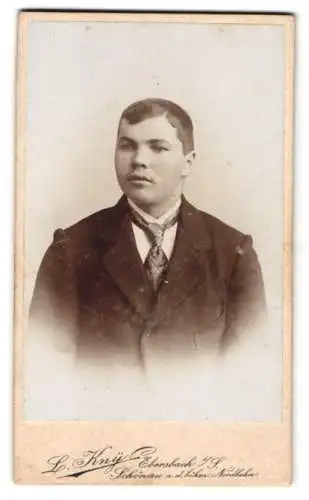 Fotografie L. Knij, Ebersbach / Sa., Porträt eines jungen Mannes